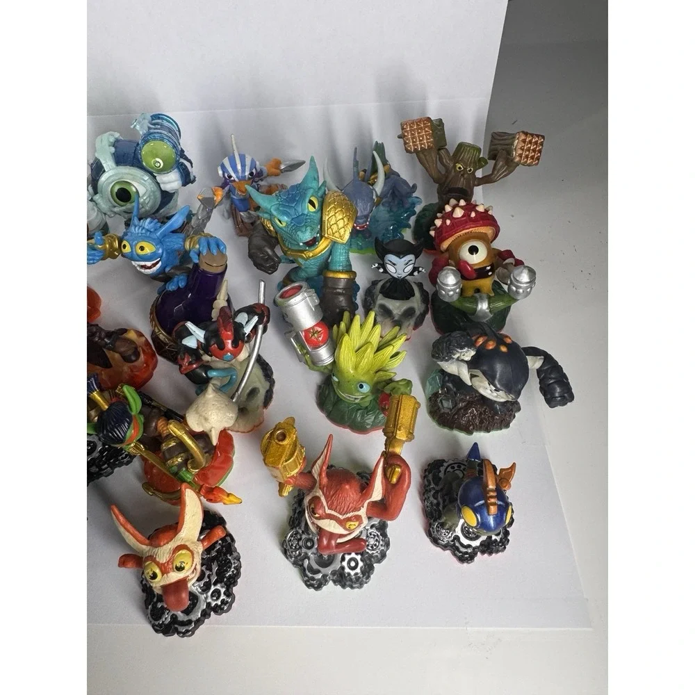 31 Miscellaneous SKYLANDERS, SWAPFORCE,GIANTS,SURPERCHARGED,ETC.